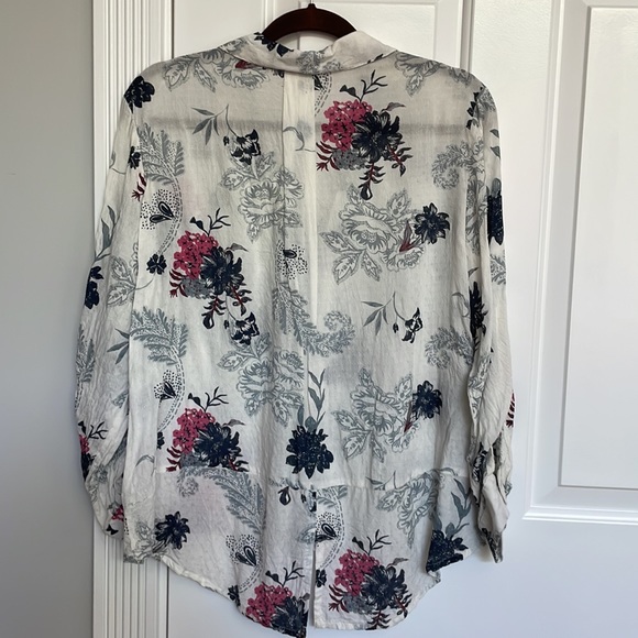 Beautiful En Crème spring button down, size medium - Picture 3 of 4